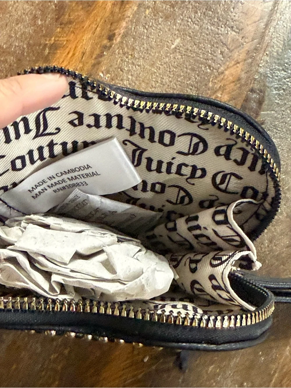 Juicy Couture Love Never Dies Heart Zip Around Wristlet Black Gold NWT